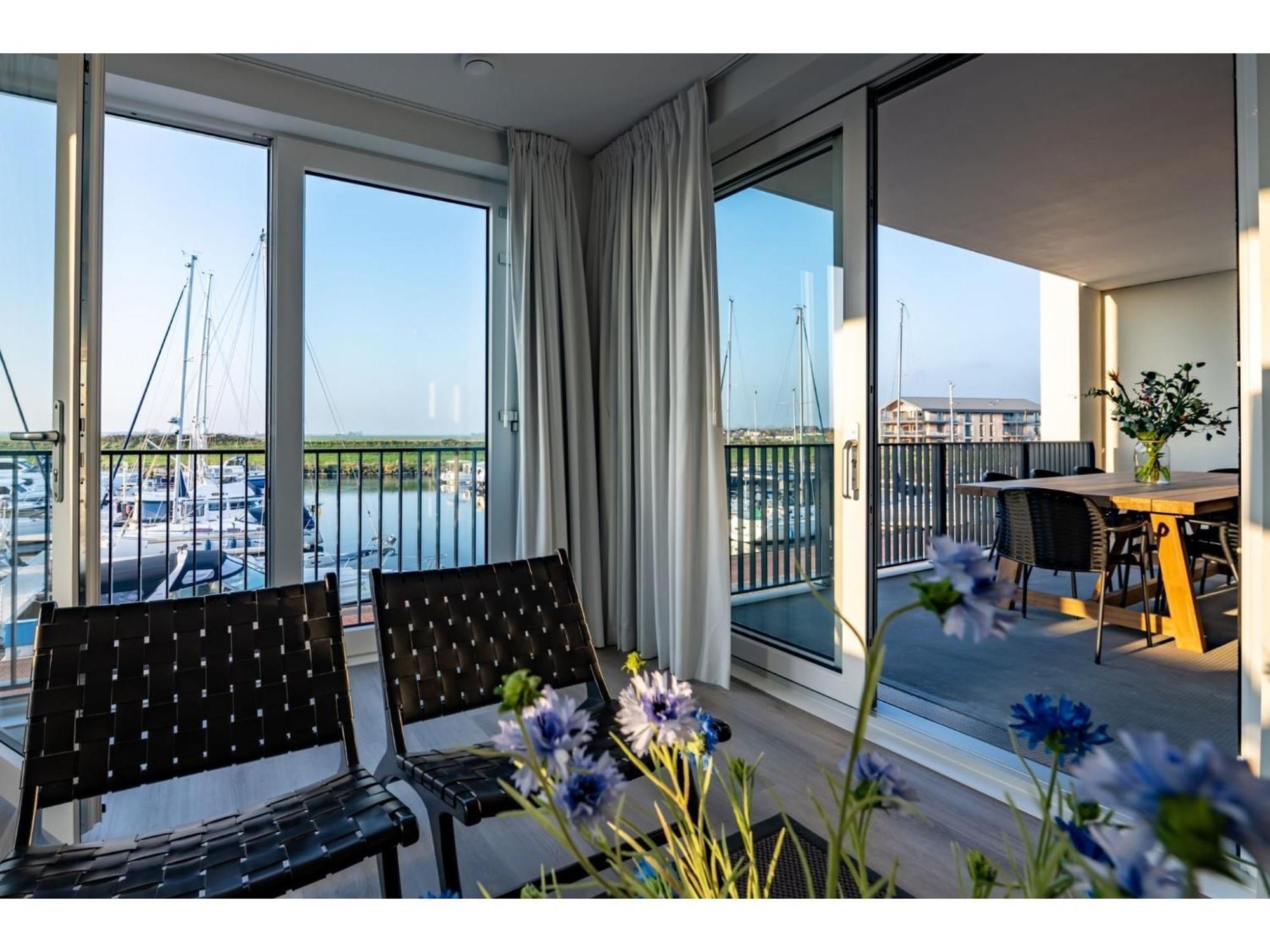 Beautiful With Balcony *